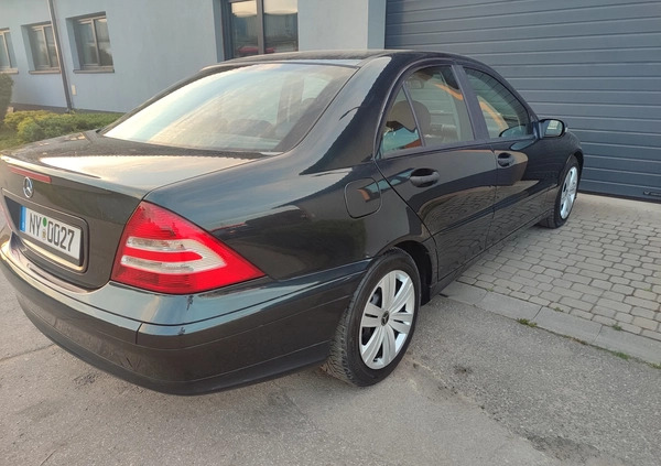 Mercedes-Benz Klasa C cena 18200 przebieg: 238177, rok produkcji 2004 z Starachowice małe 191